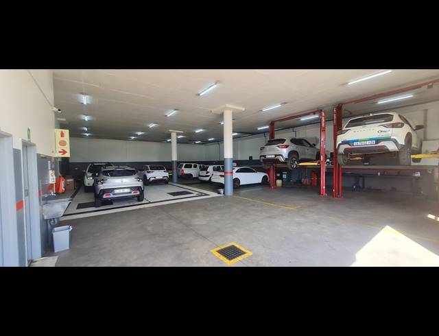 3,999M² SHOWROOM FOR SALE IN BENONI CENTRAL